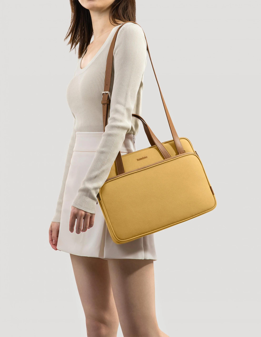 tomtoc-viet-nam-tui-deo-cheo-dung-macbook-pro-14-inch-tomtoc-h22-vang-11 Túi Đeo Chéo Tomtoc Premium Theher Shoulder Bag Macbook 13/14 (H22C1) | Tomtoc Việt Nam Phân Phối Chính Hãng